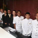 Equipe do Concierge junto aos mensageiros.